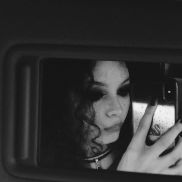 Meet your Posher, Büşra - Picture 1 of 1